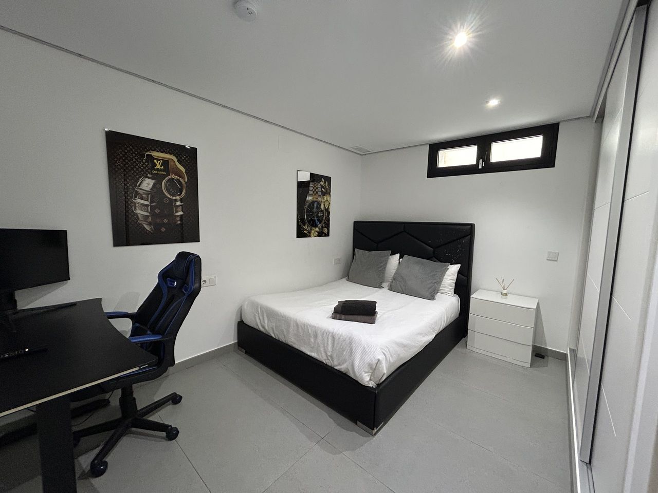 5-Bedroom Villa in La Siesta, Torrevieja - Image 16