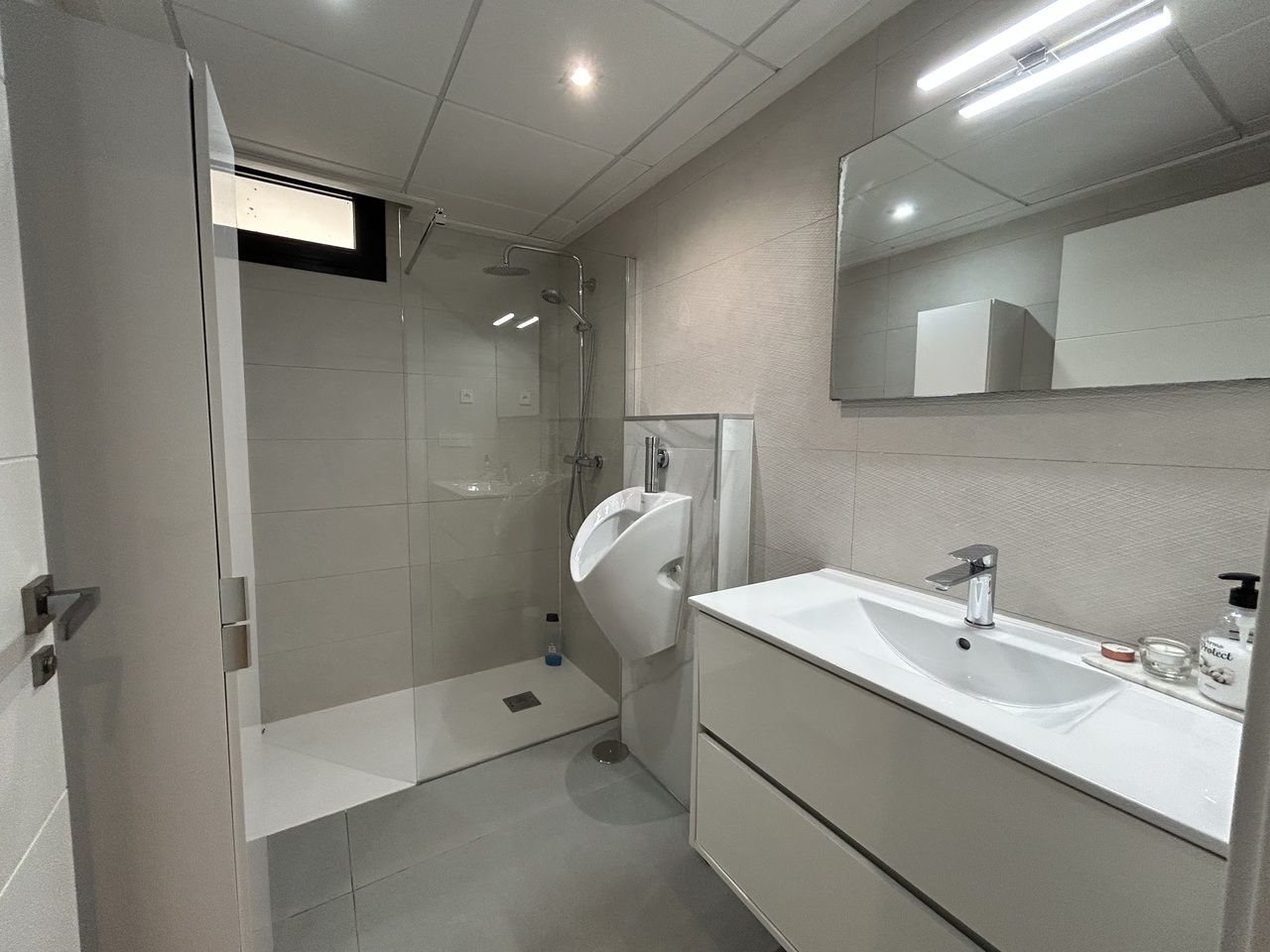 5-Bedroom Villa in La Siesta, Torrevieja - Image 18