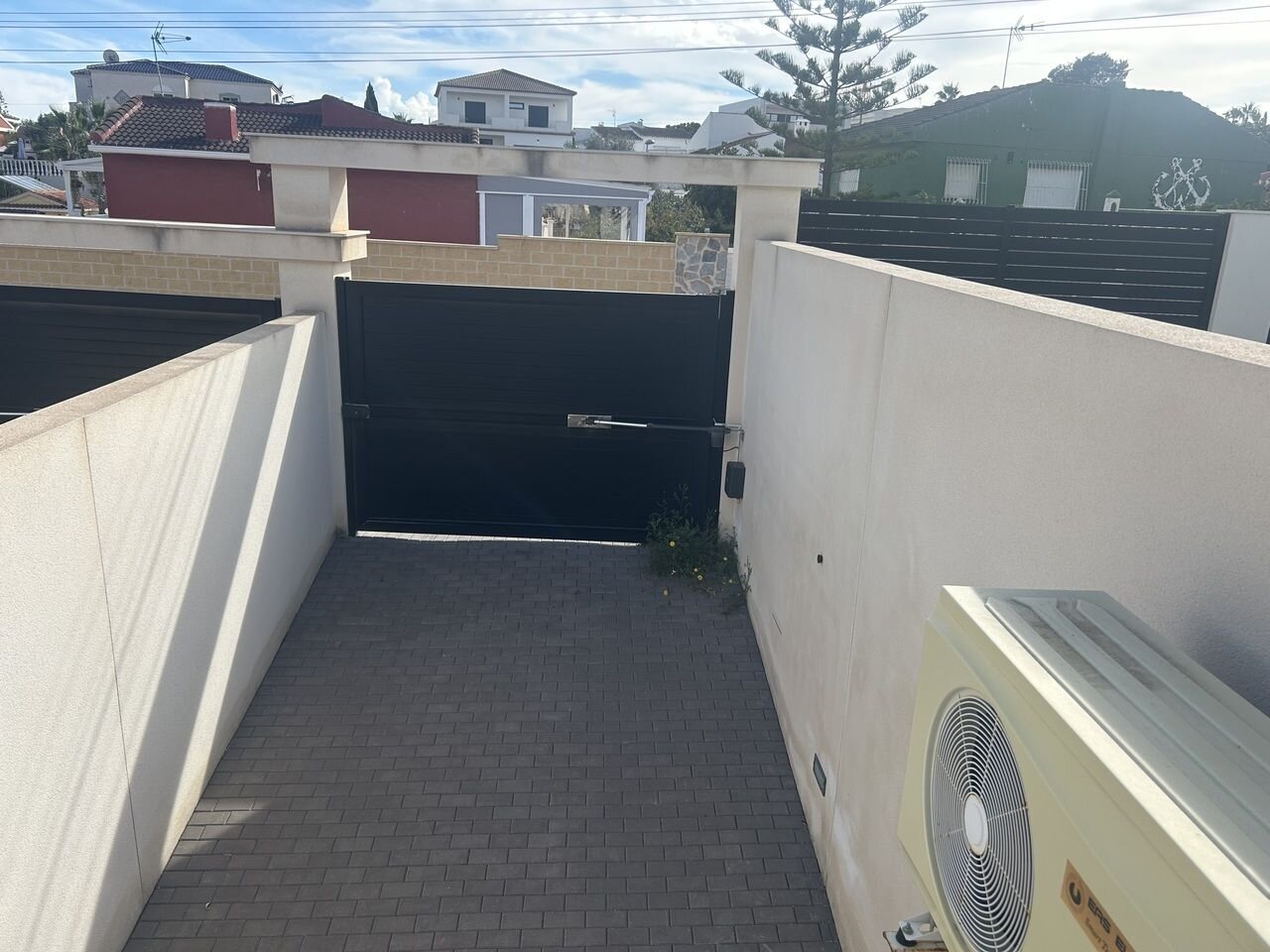 5-Bedroom Villa in La Siesta, Torrevieja - Image 28
