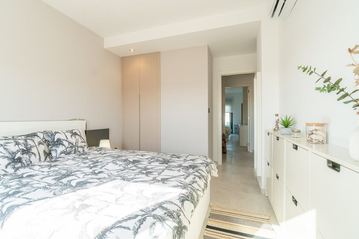 2-Bedroom Apartment in Guardamar del Segura - Image 15