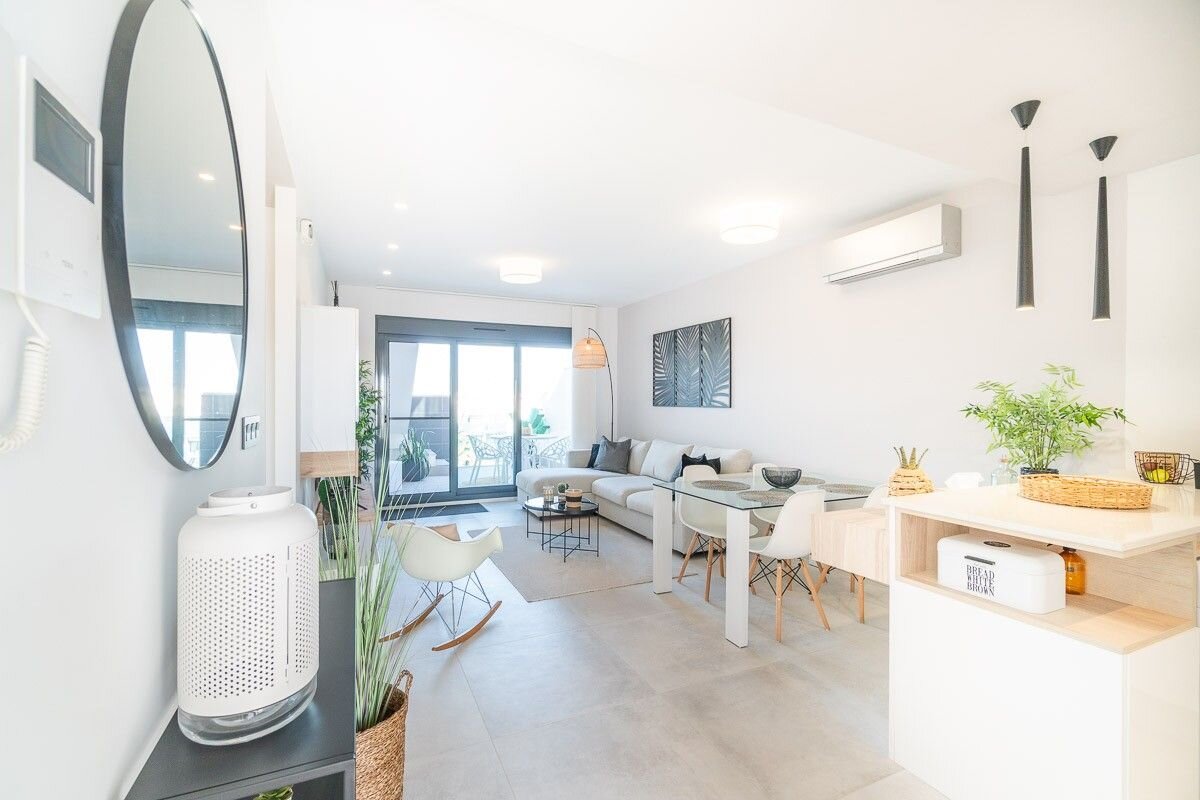 2-Bedroom Apartment in Guardamar del Segura - Image 2