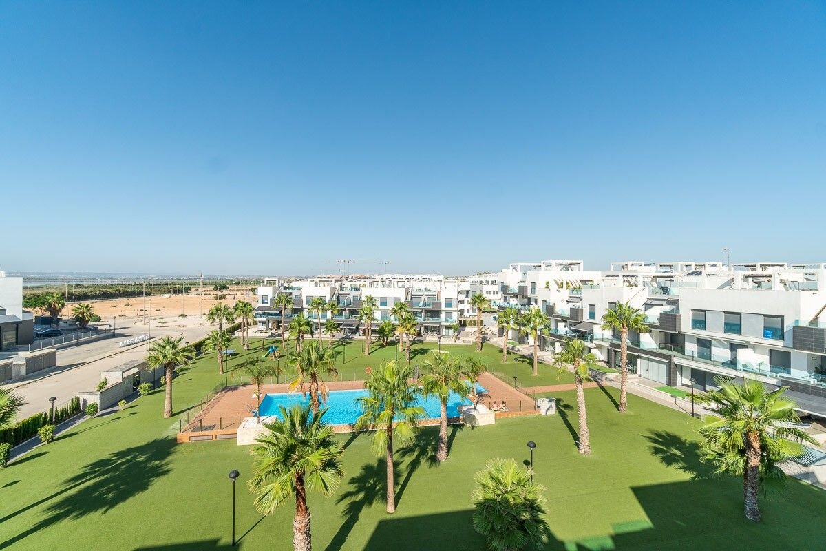 2-Bedroom Apartment in Guardamar del Segura - Image 25