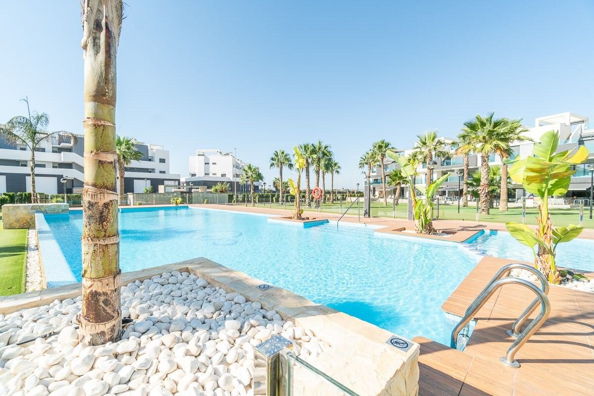 2-Bedroom Apartment in Guardamar del Segura - Image 32