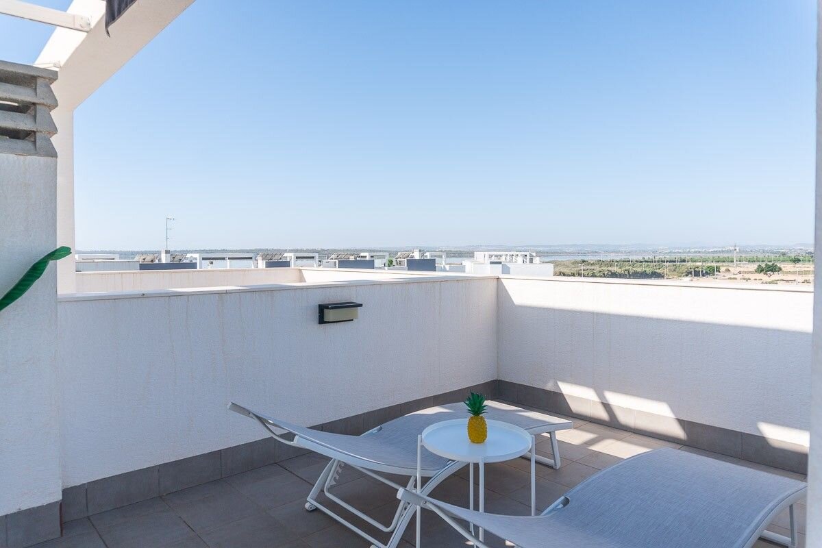 2-Bedroom Apartment in Guardamar del Segura - Image 35
