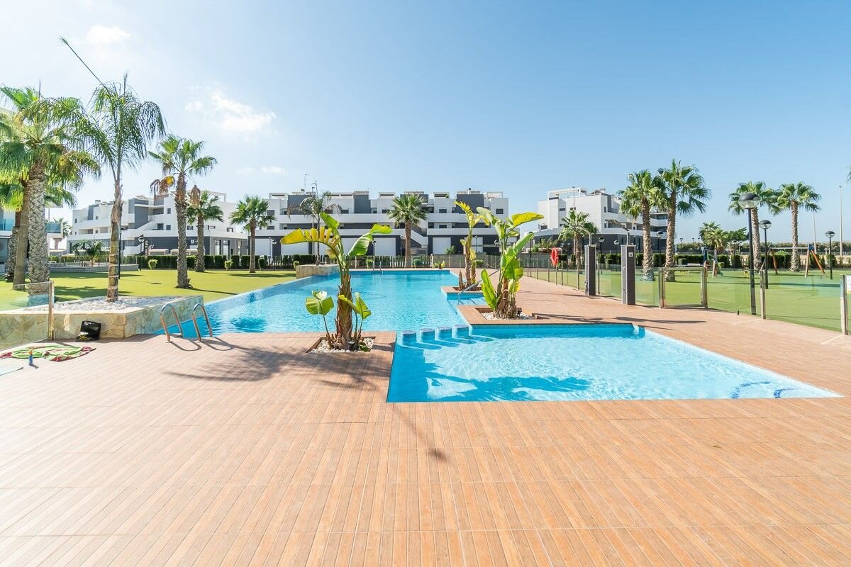 2-Bedroom Apartment in Guardamar del Segura - Image 43