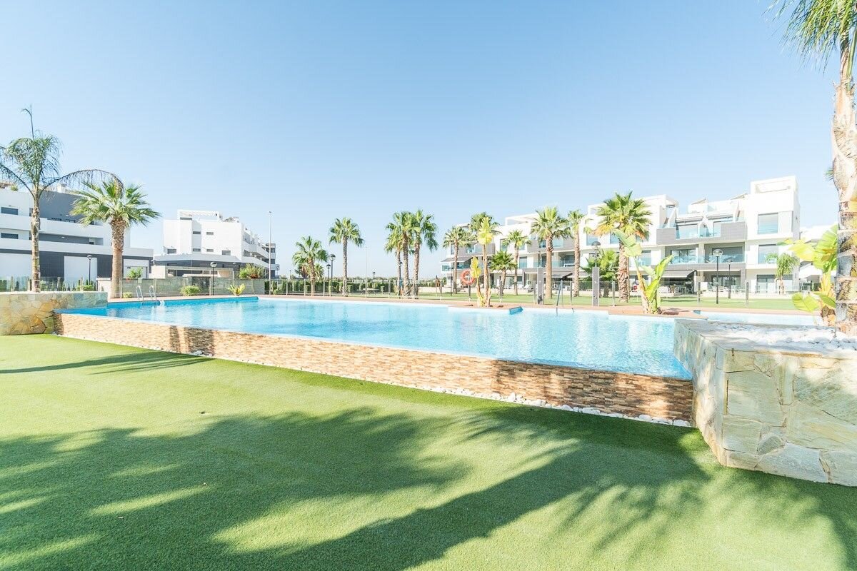2-Bedroom Apartment in Guardamar del Segura - Image 44