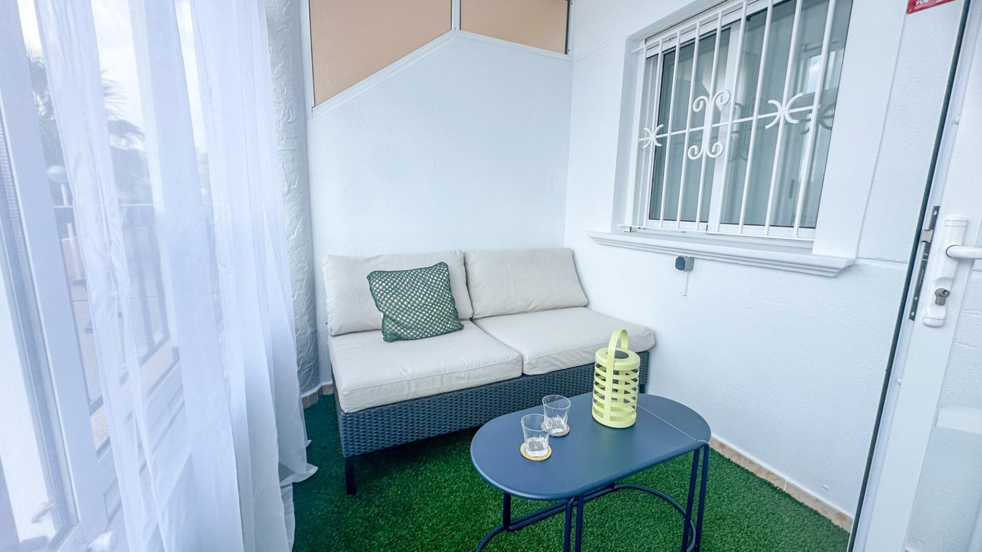 2-Bedroom Apartment in Punta Prima, Orihuela Costa - Image 28