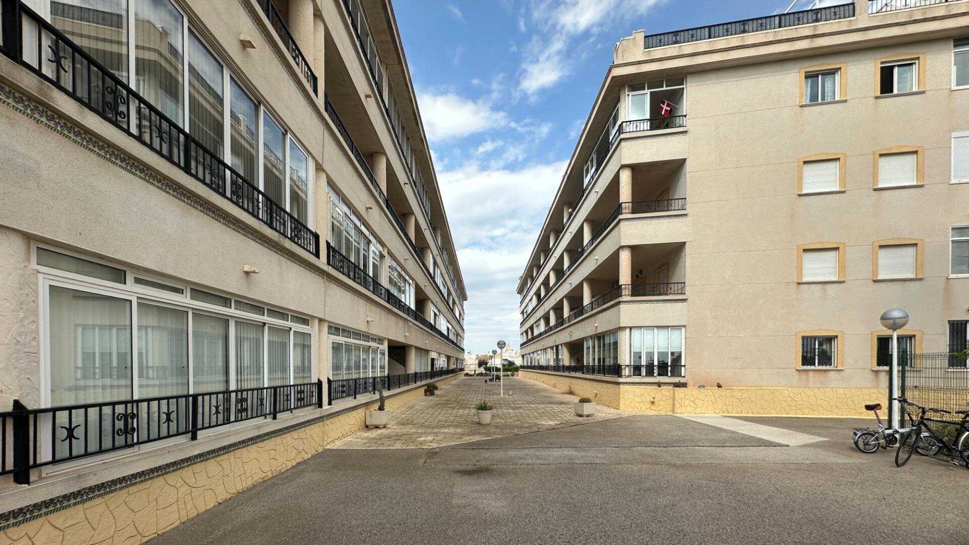 2-Bedroom Apartment in Punta Prima, Orihuela Costa - Image 35