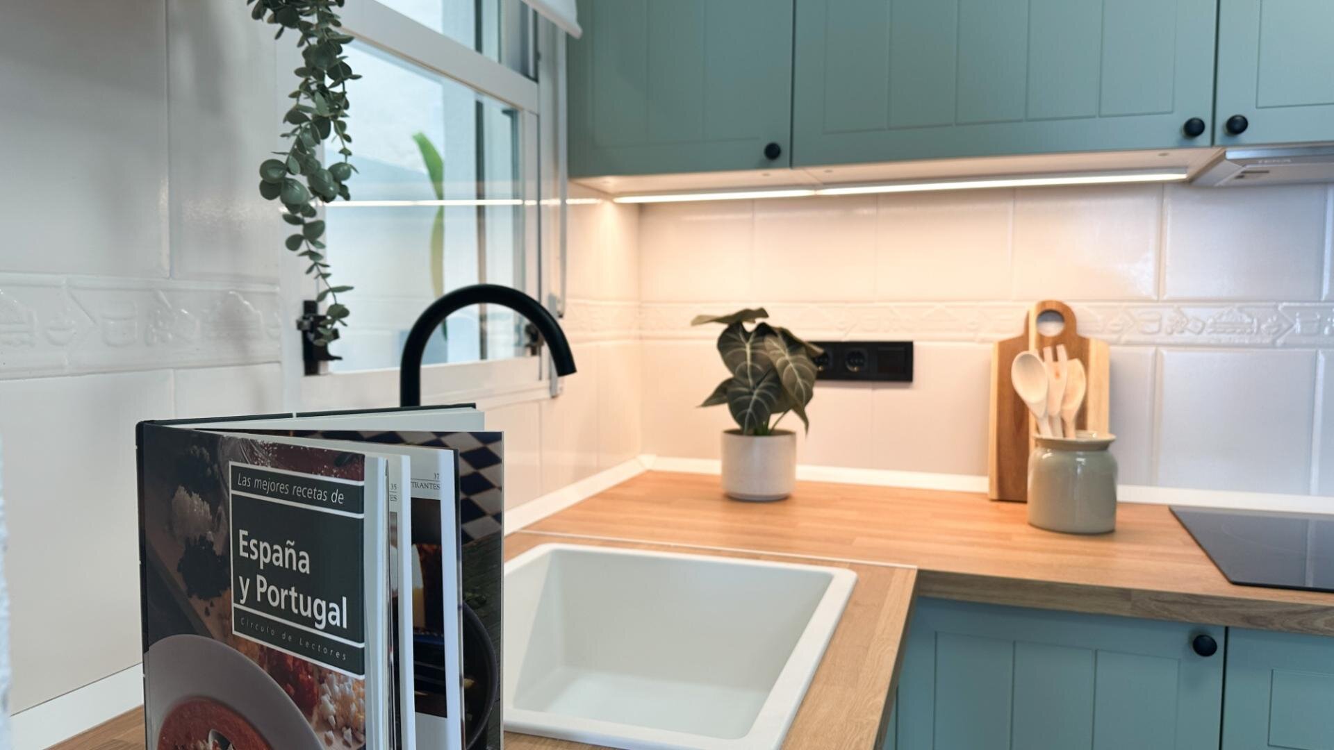 2-Bedroom Apartment in Punta Prima, Orihuela Costa - Image 6