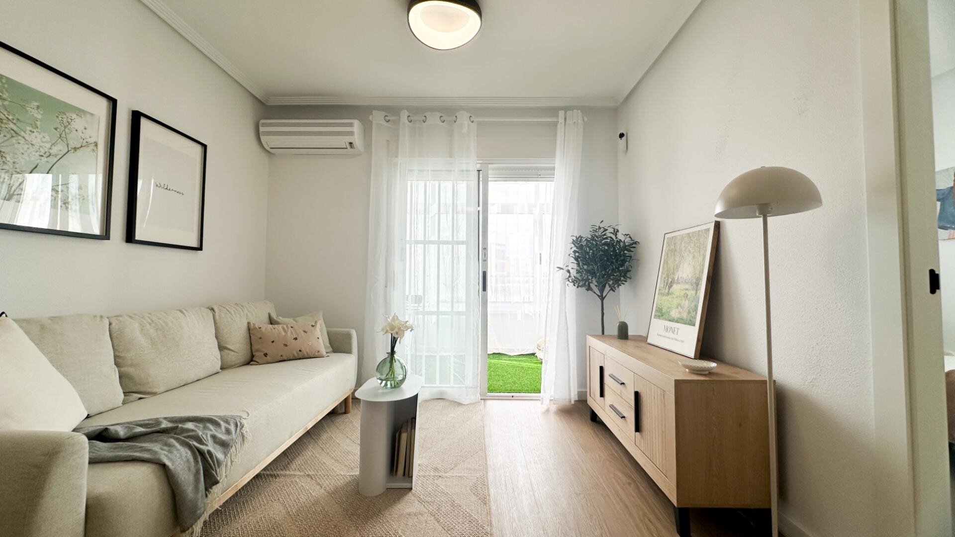 2-Bedroom Apartment in Punta Prima, Orihuela Costa - Image 9