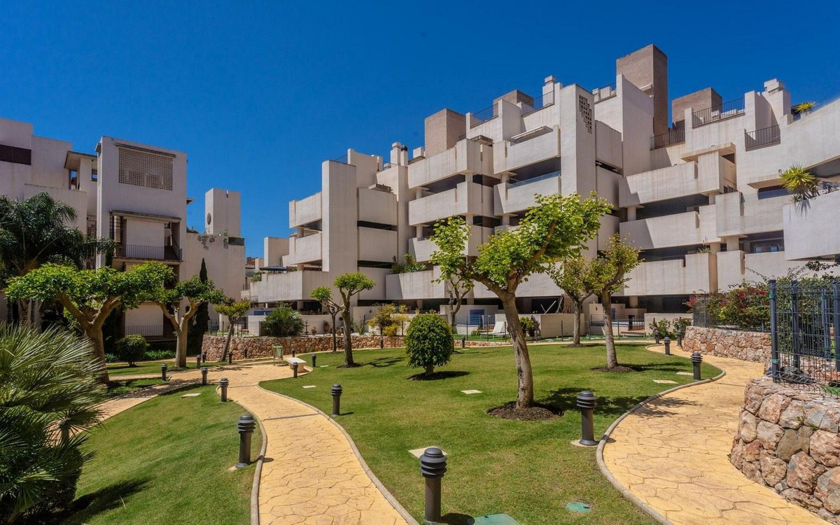 2-Bedroom Penthouse in Estepona | Sunny Casas - Costa Bl... - Image 20