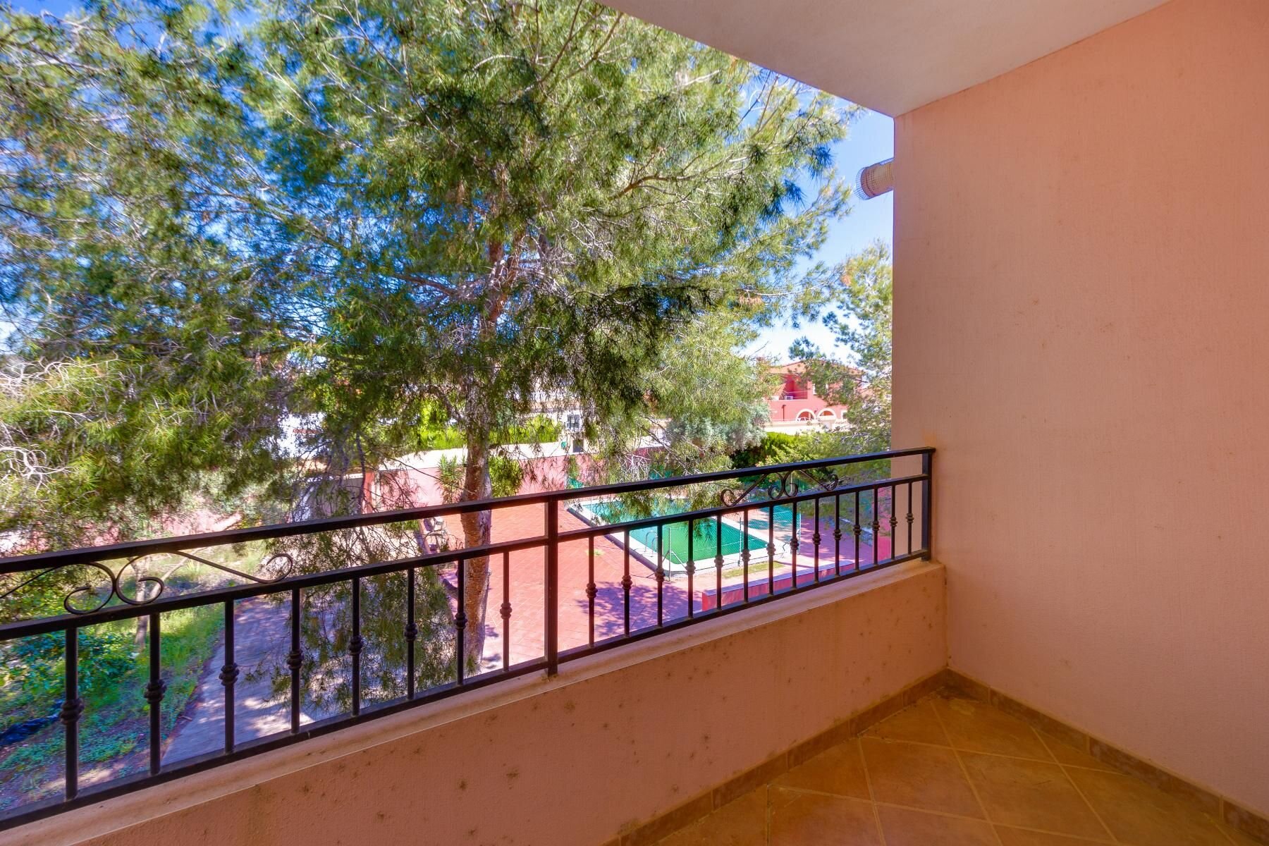5-Bedroom Villa in Ciudad de las Comunicaciones, San Miguel de Salinas - Image 14