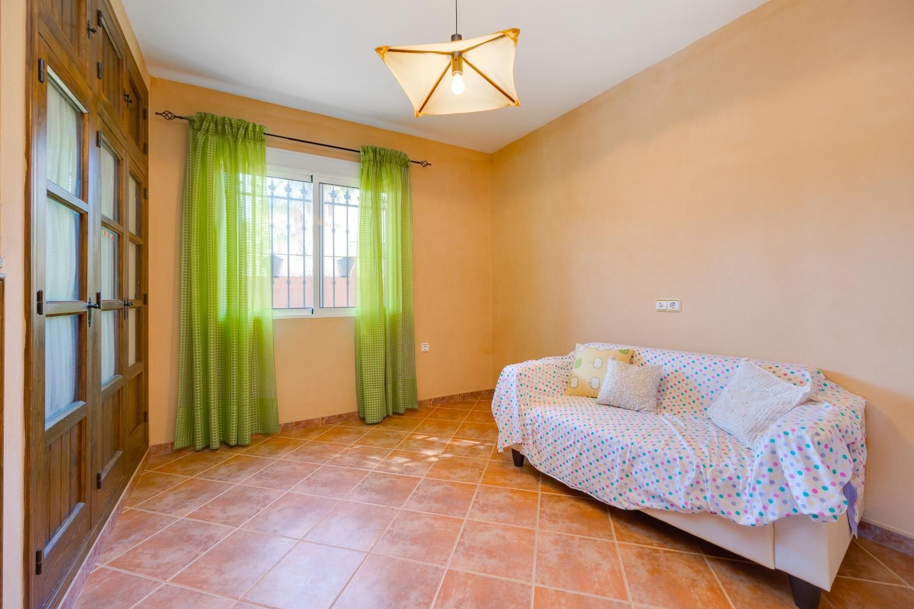 5-Bedroom Villa in Ciudad de las Comunicaciones, San Miguel de Salinas - Image 15