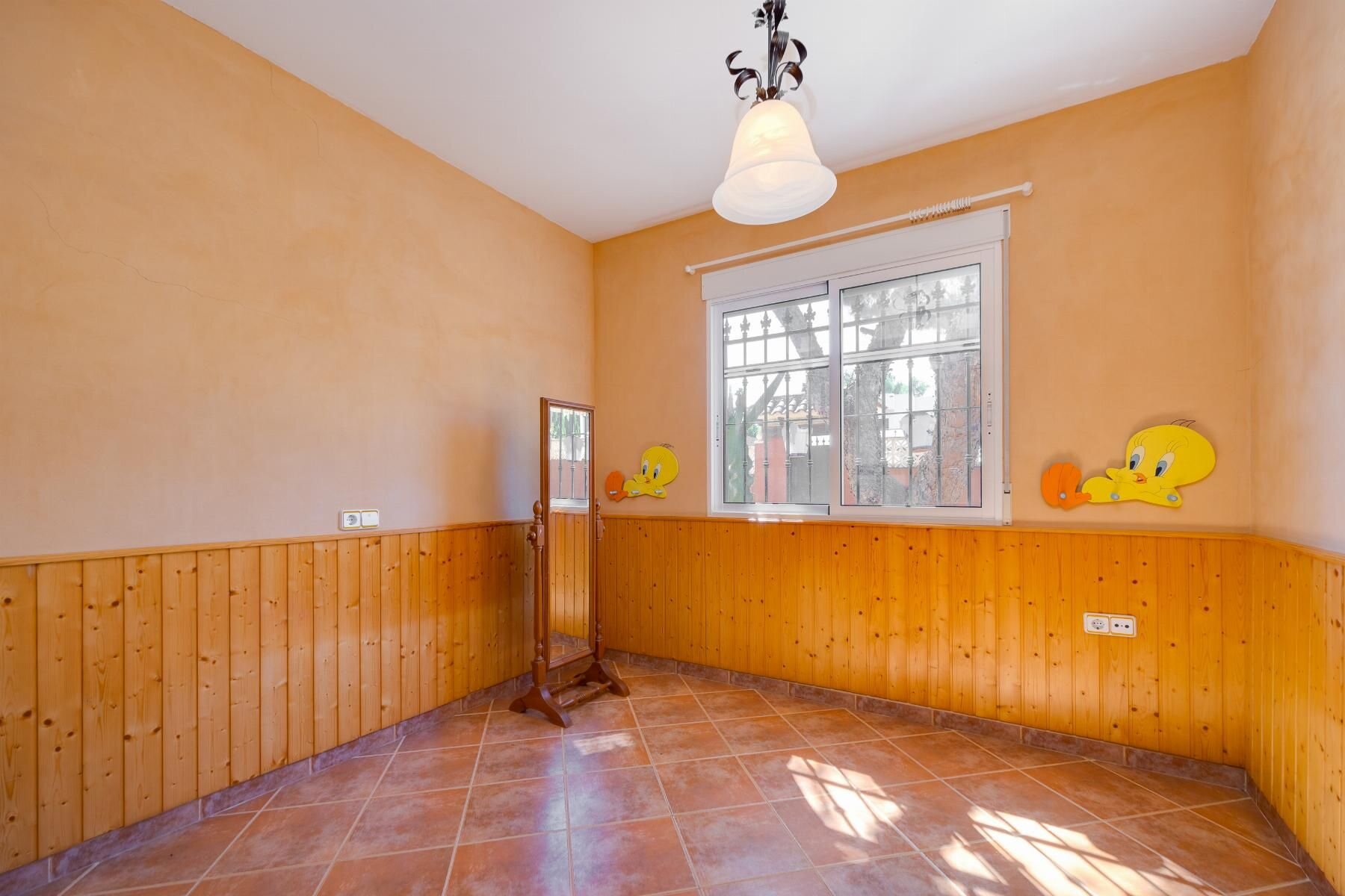 5-Bedroom Villa in Ciudad de las Comunicaciones, San Miguel de Salinas - Image 16