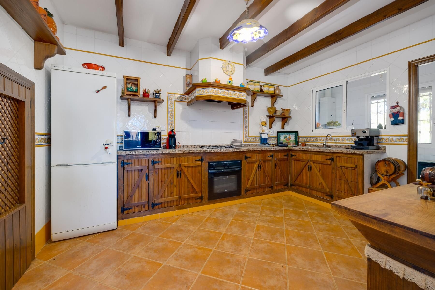 5-Bedroom Villa in Ciudad de las Comunicaciones, San Miguel de Salinas - Image 17