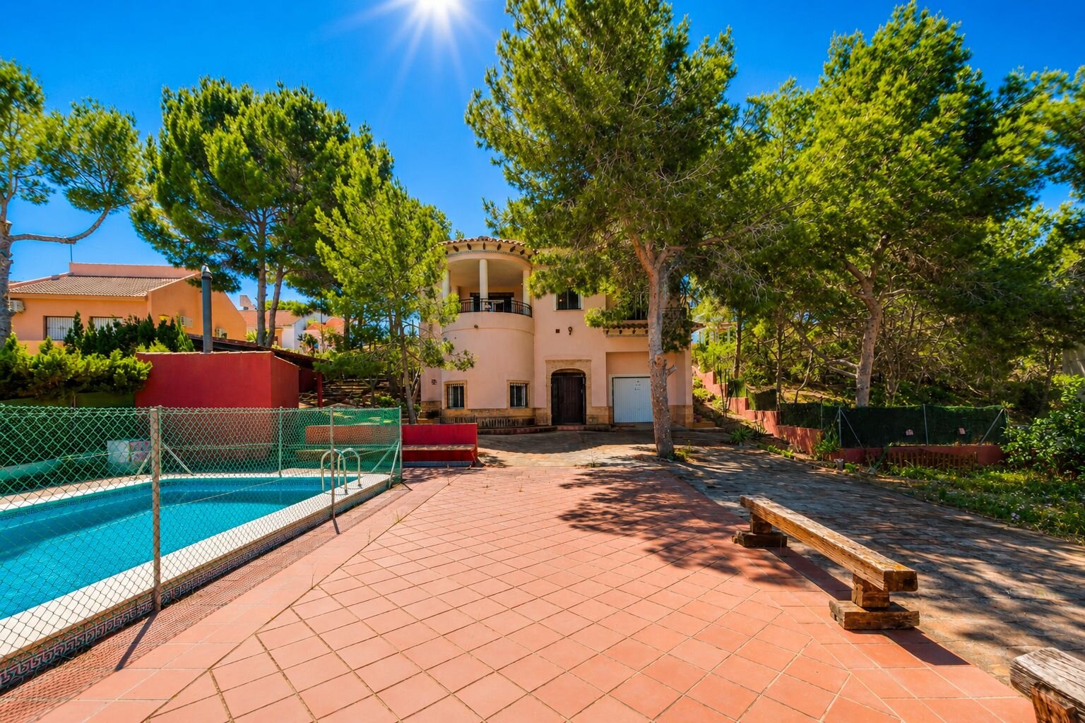 5-Bedroom Villa in Ciudad de las Comunicaciones, San Miguel de Salinas - Image 2