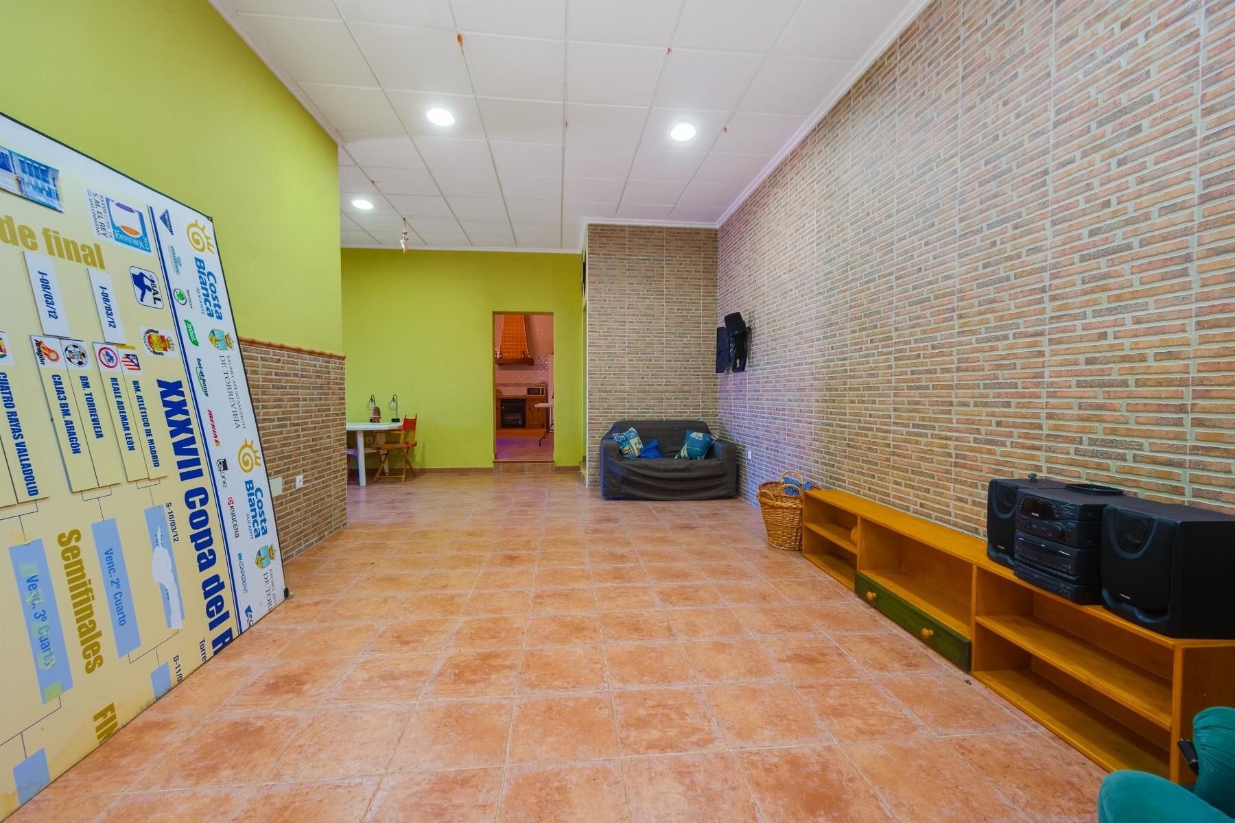5-Bedroom Villa in Ciudad de las Comunicaciones, San Miguel de Salinas - Image 26