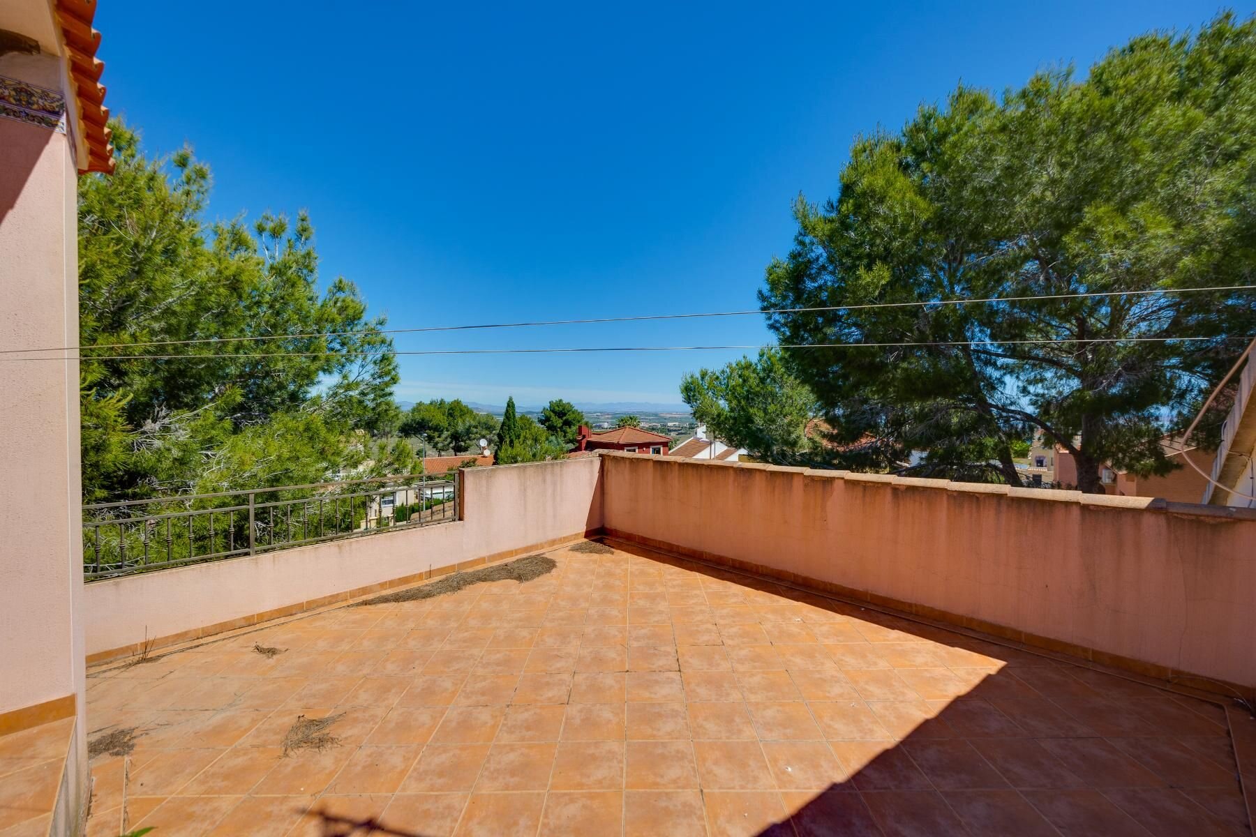 5-Bedroom Villa in Ciudad de las Comunicaciones, San Miguel de Salinas - Image 33
