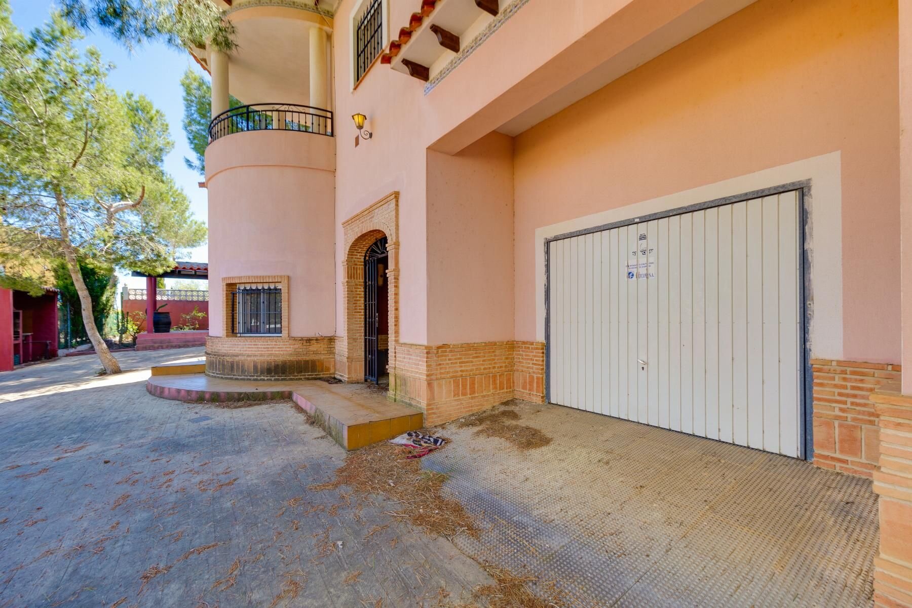 5-Bedroom Villa in Ciudad de las Comunicaciones, San Miguel de Salinas - Image 34