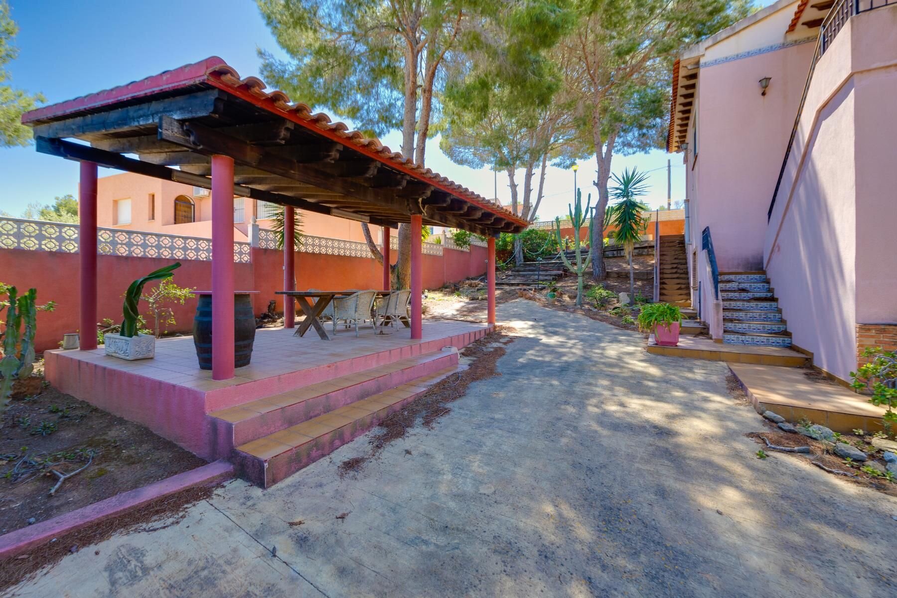 5-Bedroom Villa in Ciudad de las Comunicaciones, San Miguel de Salinas - Image 35