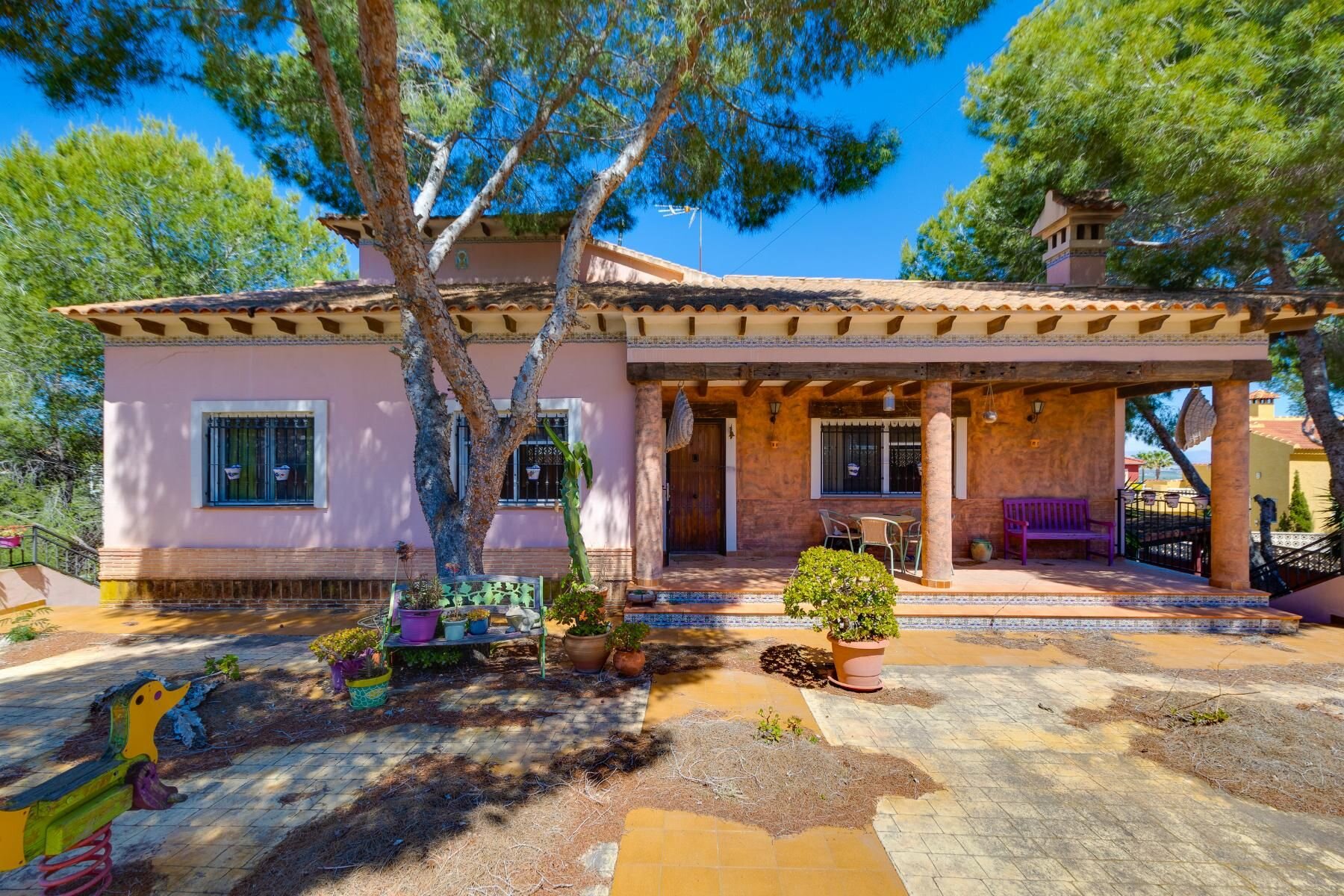 5-Bedroom Villa in Ciudad de las Comunicaciones, San Miguel de Salinas - Image 38