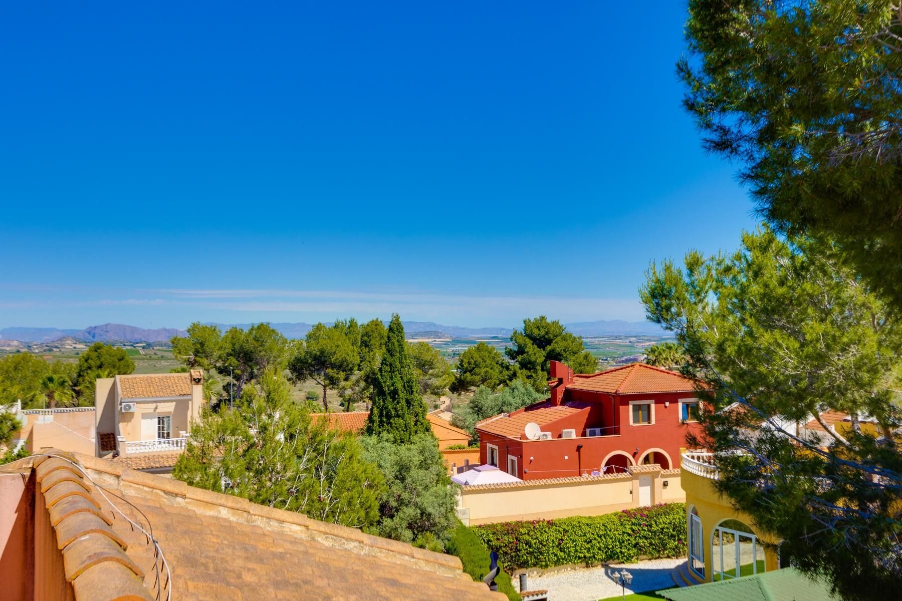 5-Bedroom Villa in Ciudad de las Comunicaciones, San Miguel de Salinas - Image 39