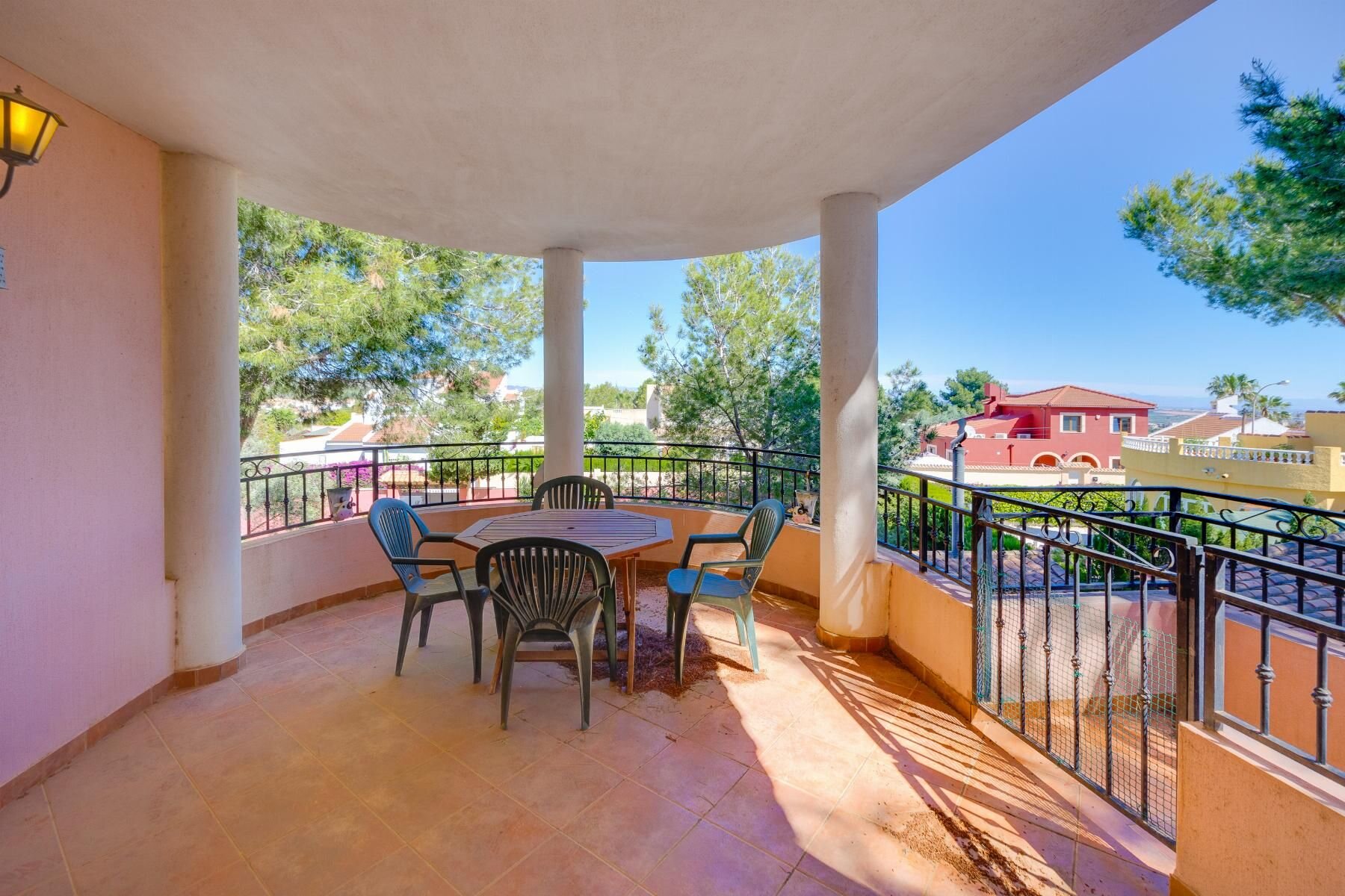 5-Bedroom Villa in Ciudad de las Comunicaciones, San Miguel de Salinas - Image 6