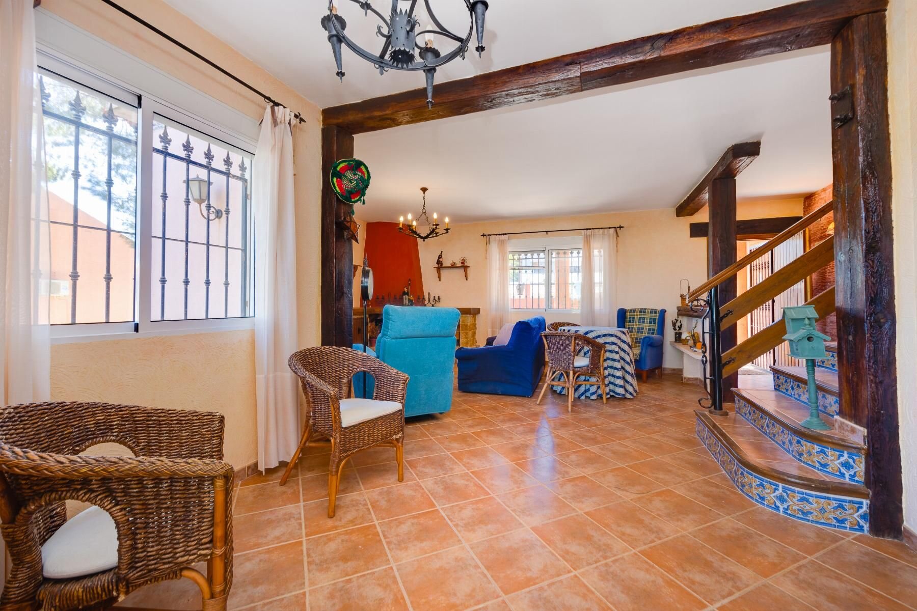 5-Bedroom Villa in Ciudad de las Comunicaciones, San Miguel de Salinas - Image 8