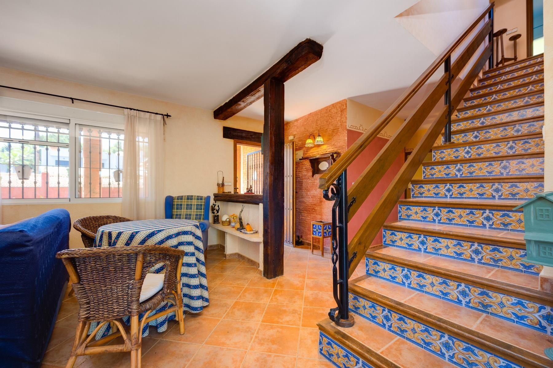 5-Bedroom Villa in Ciudad de las Comunicaciones, San Miguel de Salinas - Image 9