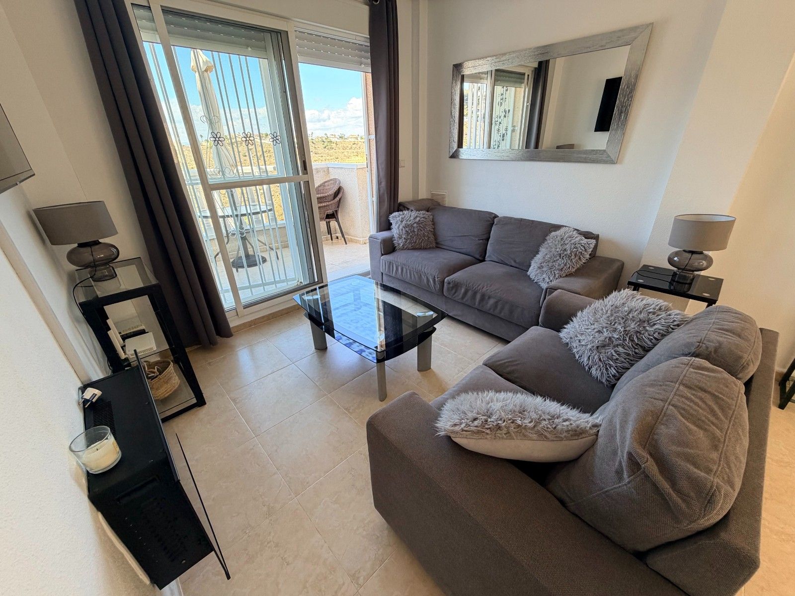 2-Bedroom Apartment in Comunidad Valenciana, Almoradi - Image 12