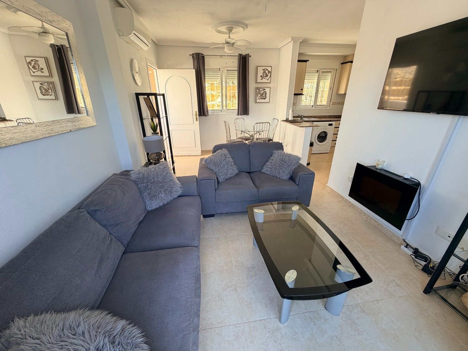 2-Bedroom Apartment in Comunidad Valenciana, Almoradi - Image 13