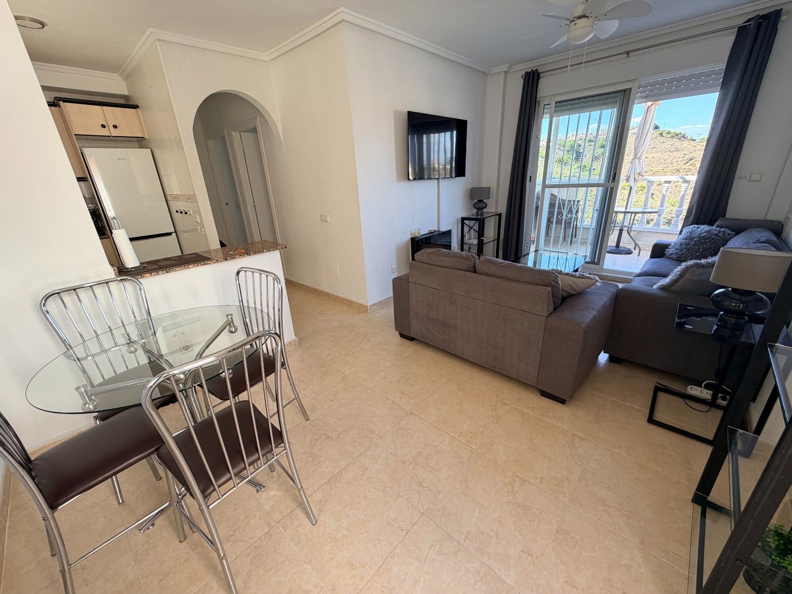 2-Bedroom Apartment in Comunidad Valenciana, Almoradi - Image 6