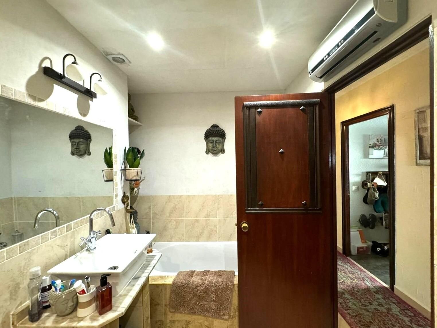 3-Bedroom Apartment in Centro, San Miguel de Salinas - Image 20