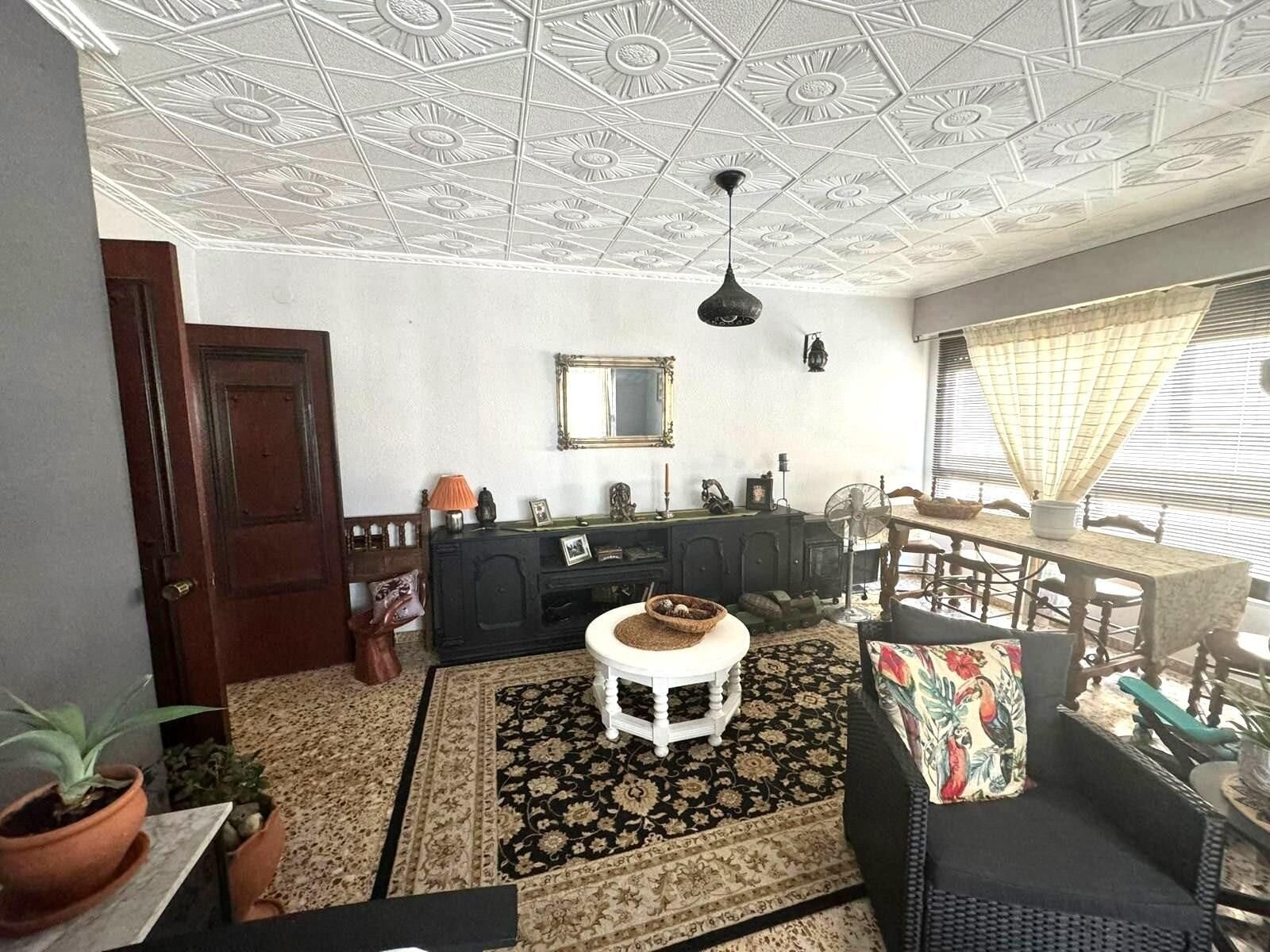 3-Bedroom Apartment in Centro, San Miguel de Salinas - Image 3