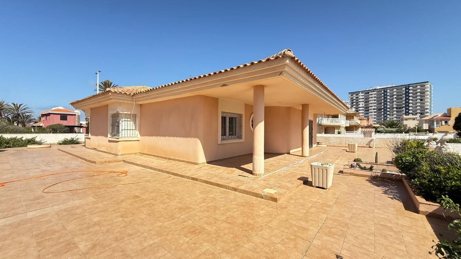 4-Bedroom Villa in Playa del Galán, La Manga del Mar Menor - Image 1