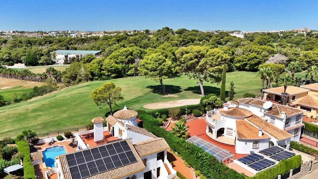5-Bedroom Villa in Villamartín-las Filipinas, Orihuela Costa - Image 10
