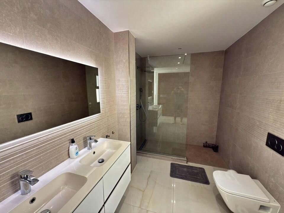 5-Bedroom Villa in Villamartín-las Filipinas, Orihuela Costa - Image 22