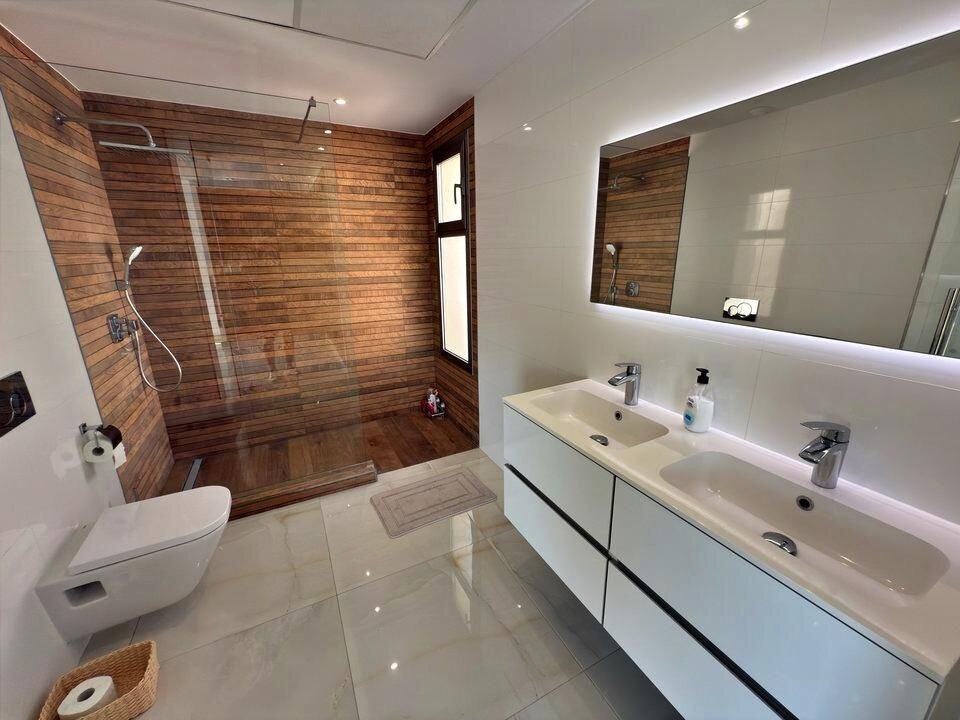 5-Bedroom Villa in Villamartín-las Filipinas, Orihuela Costa - Image 29
