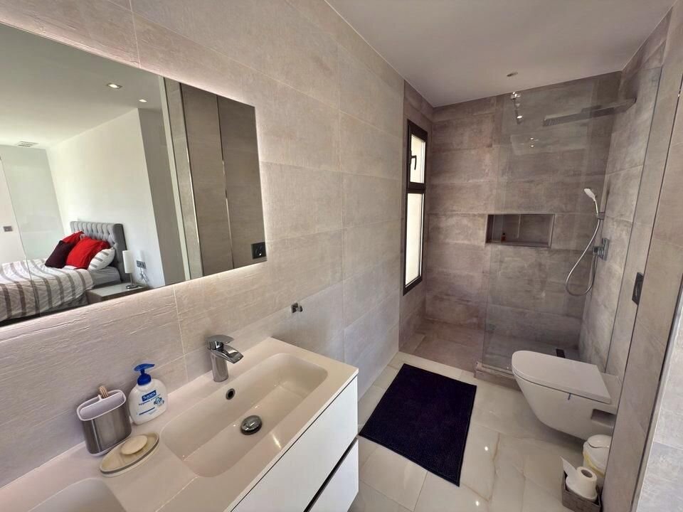 5-Bedroom Villa in Villamartín-las Filipinas, Orihuela Costa - Image 32