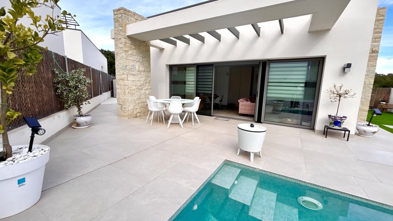 3-Bedroom Villa in Pueblo, San Miguel de Salinas - Image 1