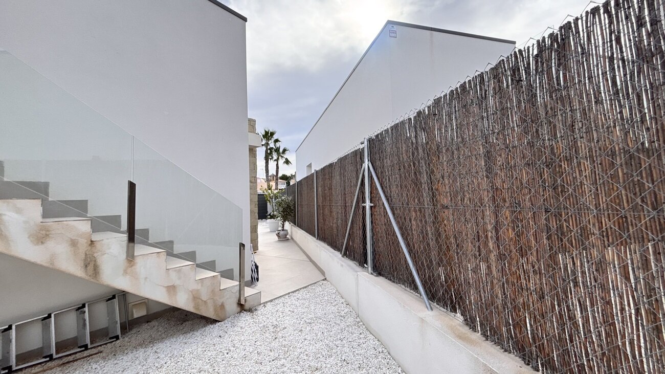 3-Bedroom Villa in Pueblo, San Miguel de Salinas - Image 10