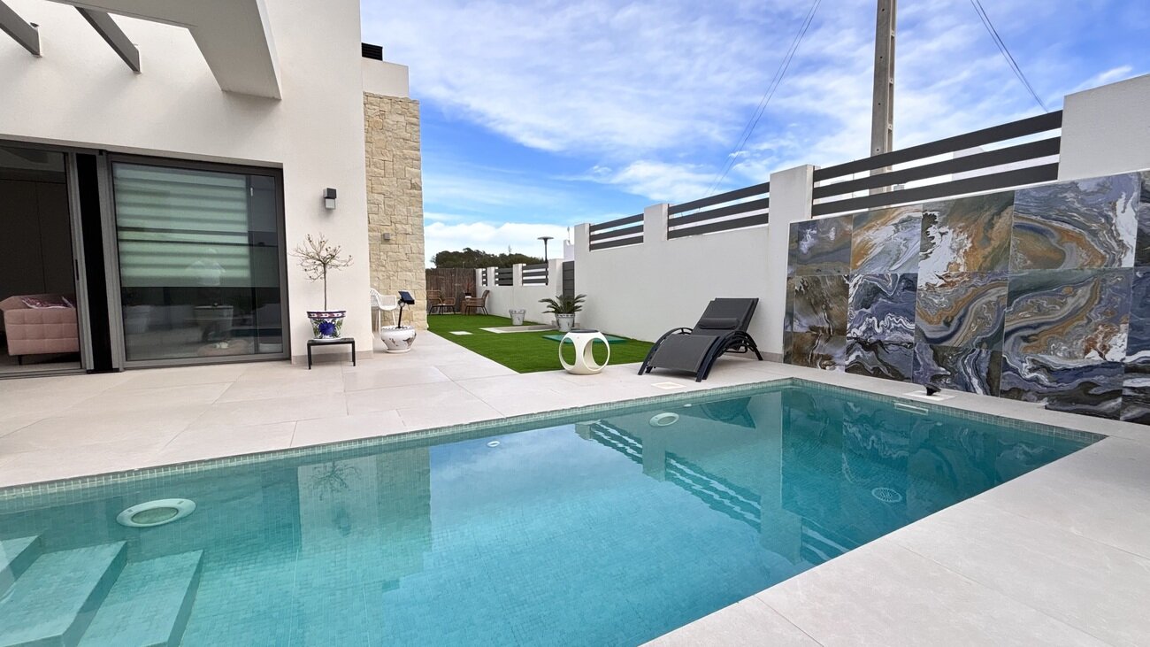 3-Bedroom Villa in Pueblo, San Miguel de Salinas - Image 8
