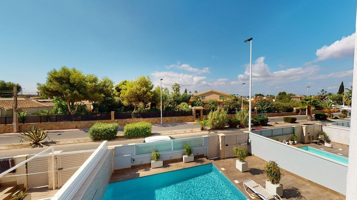 4-Bedroom Detached House in  Torrevieja | Sunny Casas - C... - Image 3