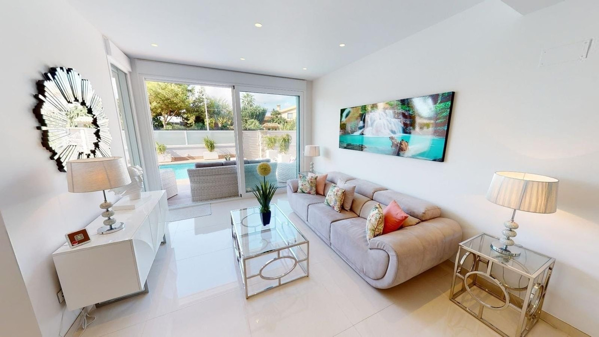 4-Bedroom Detached House in  Torrevieja | Sunny Casas - C... - Image 7