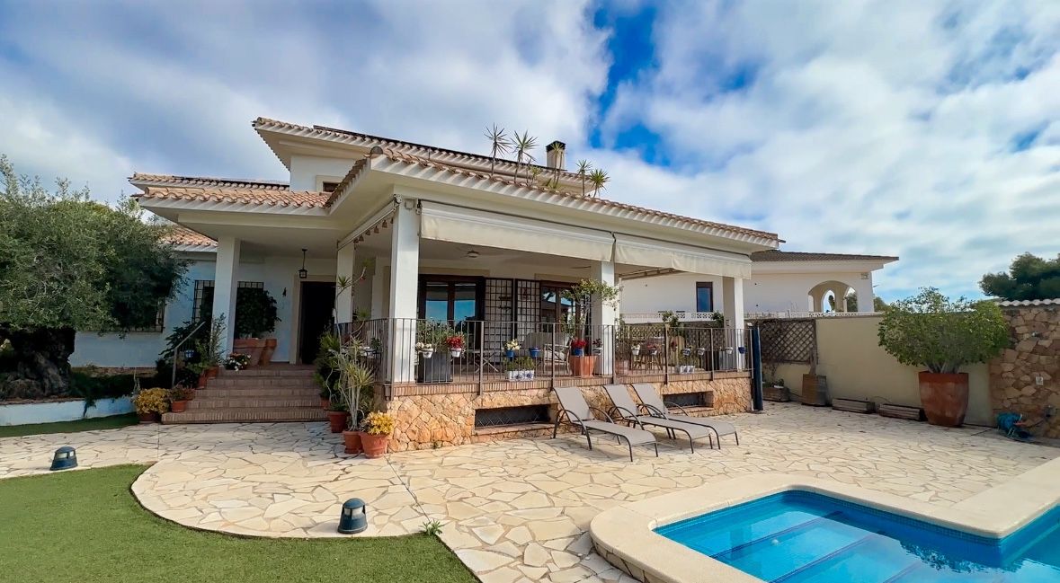 7-Bedroom Villa in Campoamor, Orihuela Costa - Image 1