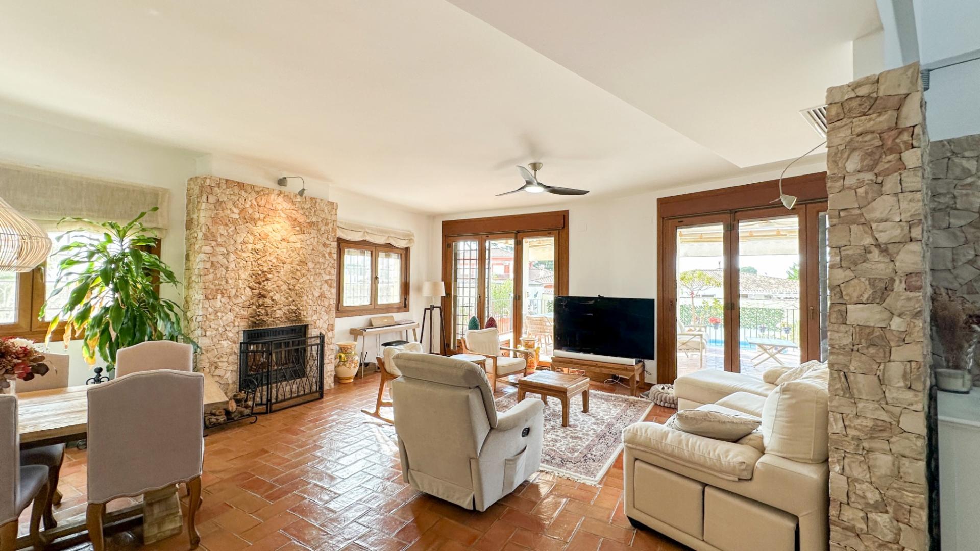 7-Bedroom Villa in Campoamor, Orihuela Costa - Image 18