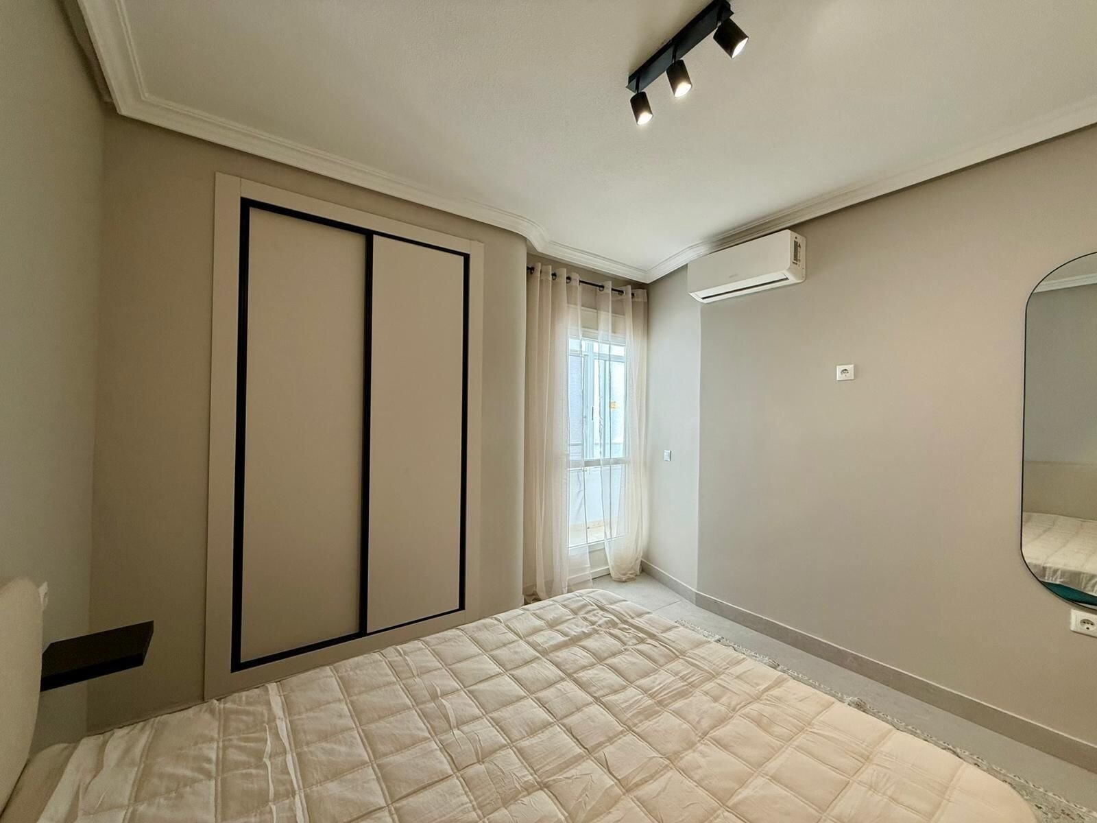 2-Bedroom Apartment in Playa del Cura, Torrevieja - Image 11
