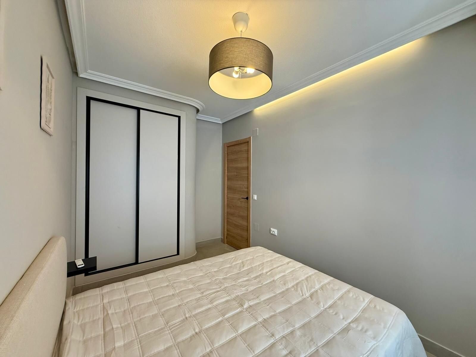 2-Bedroom Apartment in Playa del Cura, Torrevieja - Image 18