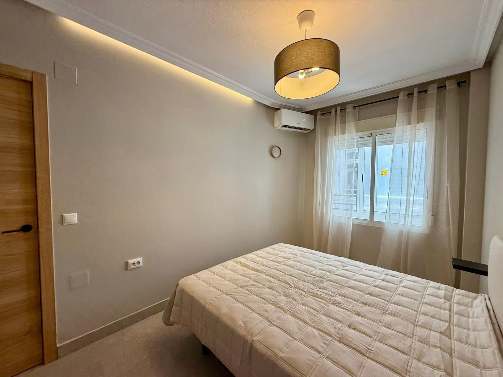 2-Bedroom Apartment in Playa del Cura, Torrevieja - Image 19