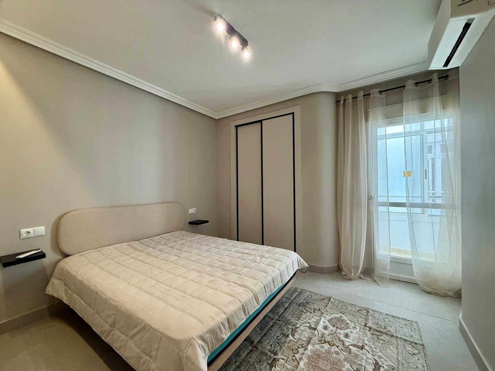 2-Bedroom Apartment in Playa del Cura, Torrevieja - Image 5